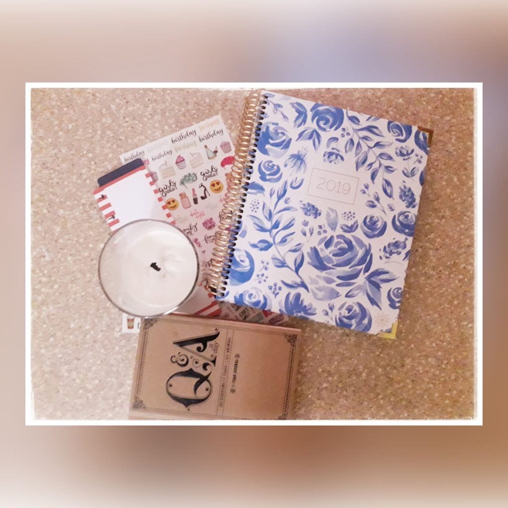 bloom daily 2019 vision planner flat lay